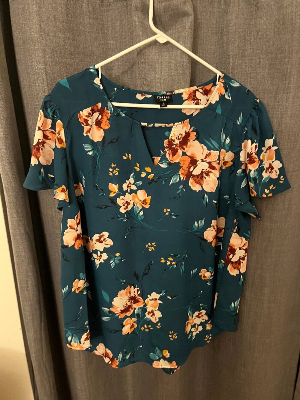 Torrid Harper Teal Floral Flutter Sleeve Blouse Size 2 (2X) Keyhole Neck